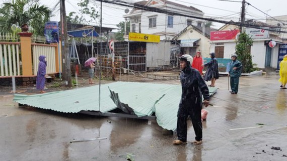 Bão số 12 gây thiệt hại nặng nề cho người dân tỉnh Khánh Hòa