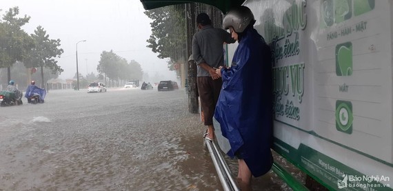 TP Vinh, tỉnh Nghệ An vừa trải qua một trận mưa gió, ngập lụt nặng nề vào tuần trước, chỉ bởi 1 đợt không khí lạnh. Ảnh: Báo Nghệ An