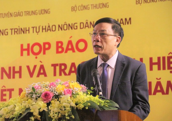 Ông Nguyễn Hồng Sơn, Trưởng Ban Tuyên huấn Trung ương Hội Nông dân Việt Nam phát biểu tại họp báo