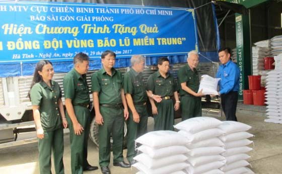 12 tấn gạo hỗ trợ đồng bào các tỉnh Quảng Bình, Hà Tĩnh và Nghệ An. Ảnh: Hoài Nam