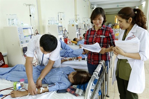 Healthcare at a hospital in Nam Dinh Province. Social insurance coverage rate in some sectors is reported very low. (Photo: VNA/VNS)