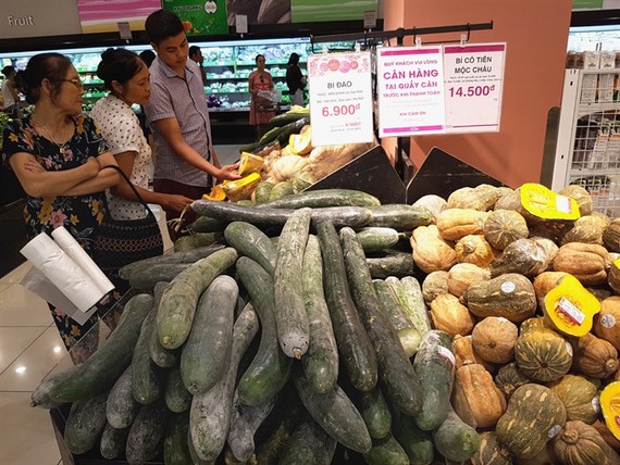 Vietnam’s monthly consumer price index (CPI) in July rose again by 0.11 percent, following the rebound of food prices, according to the General Statistics Office (GSO). (Photo: VNA/VNS)