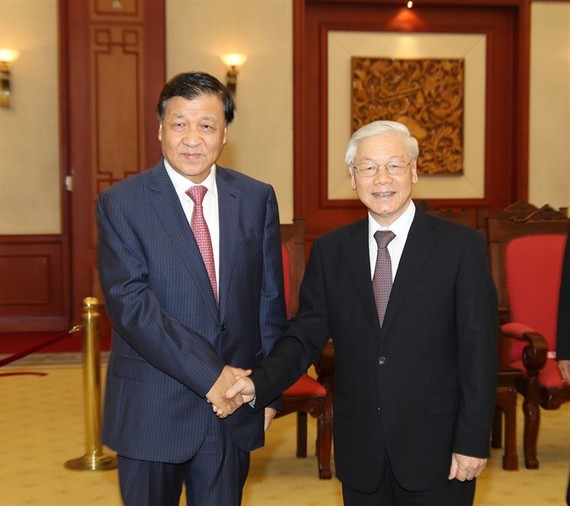 Party General Secretary Nguyen Phu Trong (right) yesterday held talks with Liu Yunshan, Politburo Standing Committee member and Secretary of the Secretariat of the Communist Party of China (CPC) Central Committee, during the latter’s visit to Hanoi (Photo