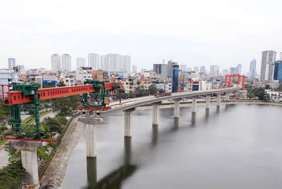 Construction site of the Cat Linh - Ha Dong Urban Railway project at Hoang Cau Lake in Dong Da District, Ha Noi (Photo: VNA/VNS)