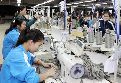 The finance ministry has announced 10 draft decrees that will guide implementation of as many free trade agreements (FTAs), drawing a roadmap to zero per cent import tariffs for many goods. (Photo: baotintuc.vn)