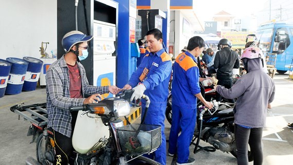 A gas station selling E5 bio-fuel. (Photo: SGGP)