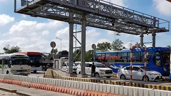 Vehicles travel through Soc Trang BOT toll station
