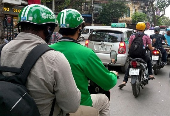 A Grab bike on Ly Thuong Kiet Street in Hanoi (Photo: VNA)