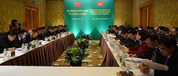 The meeting of the Vietnam-China Cooperation Committee for Management of Land Border Gates in Hanoi on December 18 (Photo: qdnd.vn)