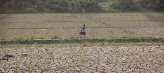 A girl runs through deserted farmland in Myanmar's Sagaing region where floods buried valuable fertile soil under several feet of mud which later dried hard and cracked, making land preparations very difficult and expensive (Photo: news.un.org)