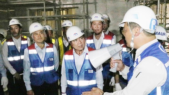 Chairman of HCMC People's Committee Nguyen Thanh Phong on the construction site of an item of Ben Thanh-Suoi Tien metro line on February 22 (Photo: SGGP)
