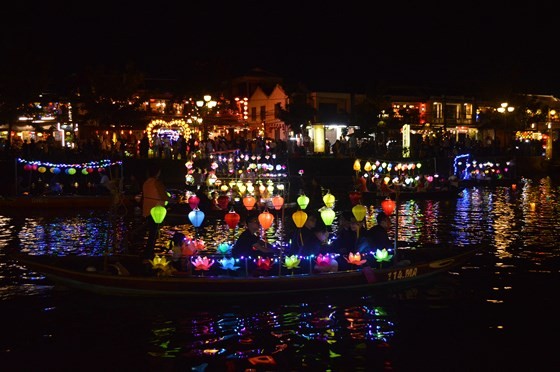 The Hoai river in Hoi An ancient town at night (Photo: SGGP) 
