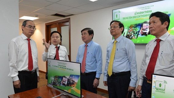 HCMC leaders visit HCMC Press Center that officially comes into operation on May 5 (Photo: SGGP)