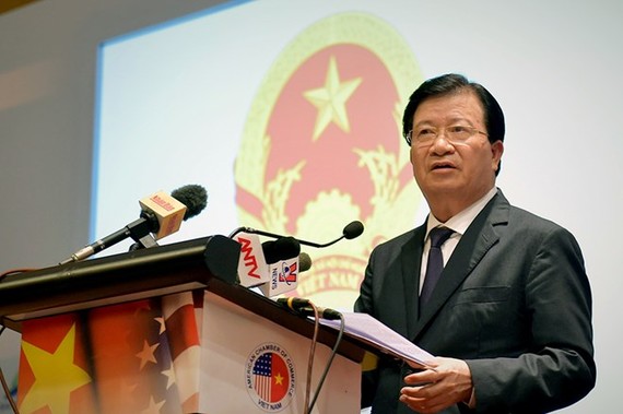 Deputy Prime Minister Trinh Dinh Dung addresses the Vietnam-US business forum in Hanoi on May 10 (Photo: VNA)