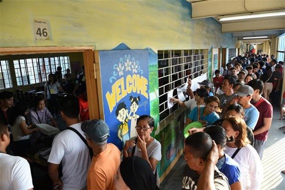 Filipinos are heading to polling stations on May 13 for the 2019 midterm elections (Photo: AFP/VNA)