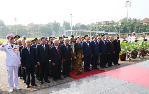 A delegation of the Communist Party of Vietnam Central Committee, the President, National Assembly, Government and Vietnam Fatherlands Front paid tribute to President Ho Chi Minh at his mausoleum in Hanoi on May 19 on the occasion of the late President’s 