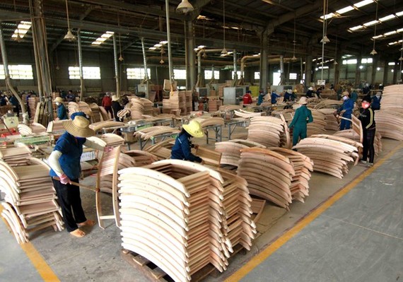 Vietnam earned nearly US$5.23 billion from forestry exports in the first half of 2019, up almost 20 percent year on year (Photo: VNA)