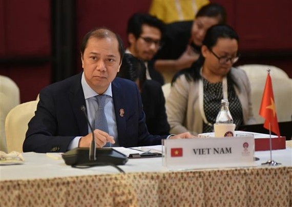 Deputy Foreign Minister Nguyen Quoc Dung leads the Vietnamese delegation to the ASEAN Senior Officials’ Meeting (SOM) in Bangkok, Thailand, on July 29 (Photo: VNA)
