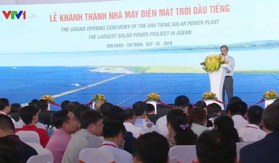 The grand opening ceremony of the largest solar power complex in Southeast Asia was organized in the southern province of Tay Ninh on September 7 (Photo: VTV)