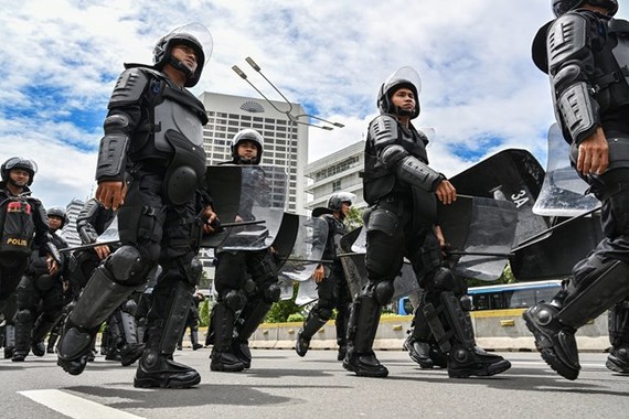 Indonesian police patrol in Jakarta on May 1, 2019 (Photo: AFP/VNA)