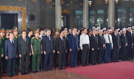 Leaders of the Party, State and HCMC at the state funeral for Mr. Tran Quoc Huong in HCMC on June 15 (Photo: SGGP)