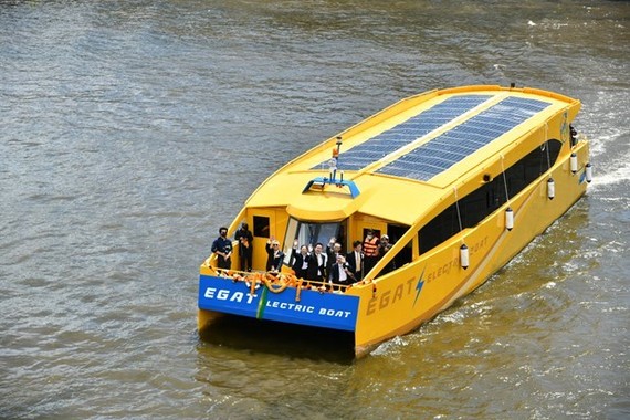 The Electricity Generating Authority of Thailand (EGAT) has launched prototype electric motorbike taxis and boats to support electric vehicle use in public transportation. (Photo: egat.co.th)