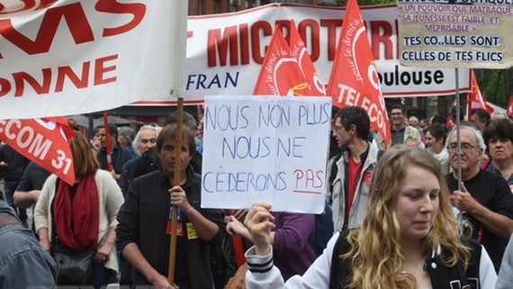 Người dân Pháp tham gia biểu tình phản đối dự luật cải cách lao động tại Toulouse. Nguồn: AFP/TTXVN