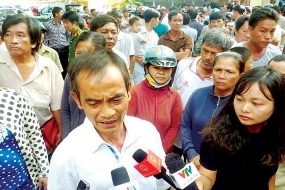 Ông Huỳnh Văn Nén trả lời báo chí sau khi được minh oan