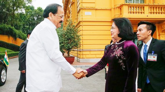 Phó Chủ tịch nước Đặng Thị Ngọc Thịnh đón tiếp Phó Tổng thống Ấn Độ Venkaiah Naidu 