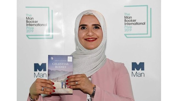 nữ văn sĩ người Oman, Jokha Alharthi 