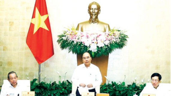 Thủ tướng Nguyễn Xuân Phúc chủ trì Phiên họp  Chính phủ chuyên đề xây dựng pháp luật.  Ảnh: TTXVN