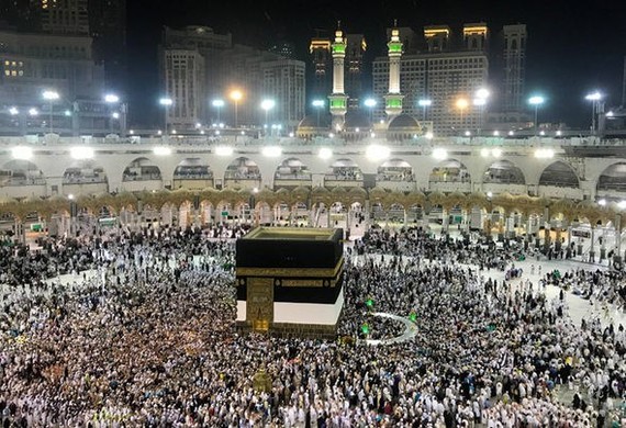 Các tín đồ Hồi giáo cầu nguyện tại Thánh địa Mecca. Ảnh: Getty Images