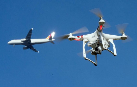 Đối phó drone tại sân bay 