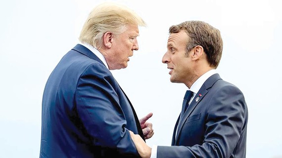 Tổng thống Mỹ Donald Trump (trái) và Tổng thống nước chủ nhà Pháp Emmanuel Macron  tại Hội nghị Thượng đỉnh G7