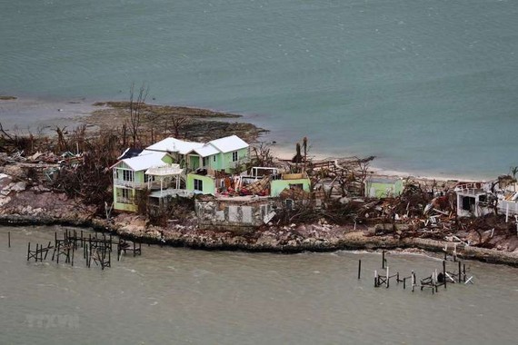 Bão Dorian tàn phá đảo Great Abaco của Bahamas. Ảnh: AFP/TTXVN