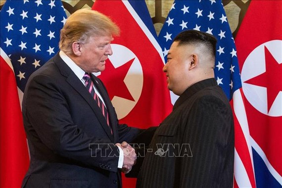 Tổng thống Mỹ Donald Trump trong cuộc gặp thượng đỉnh với Nhà lãnh đạo Triều Tiên Kim Jong-un tại Hà Nội ngày 27-2-2019. Ảnh: AFP/TTXVN