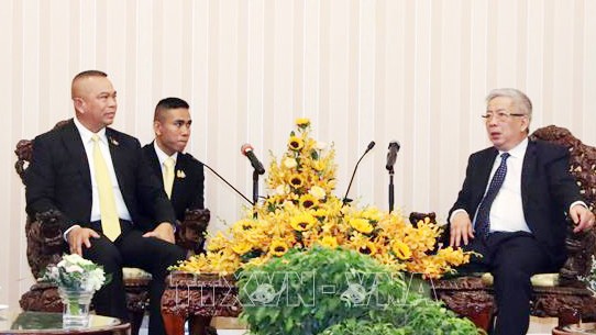 Thượng tướng Nguyễn Chí Vịnh (bên phải), Thứ trưởng Bộ Quốc phòng tiếp Đại tướng Natt Intracharoen, Thư ký Thường trực Bộ Quốc phòng Thái Lan và đoàn đại biểu cấp cao Bộ Quốc phòng Thái Lan.