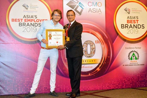 FE CREDIT ghi dấu thêm 3 giải thưởng tại lễ trao giải CMO ASIA 2019  ​