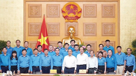 Thủ tướng Nguyễn Xuân Phúc tại buổi làm việc với Tổng Liên đoàn Lao động Việt Nam.  Ảnh: VIẾT CHUNG
