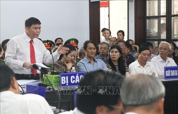 Bị cáo Trần Vũ Hải trả lời chủ tọa phiên tòa. Ảnh: TTXVN