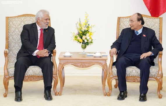 Thủ tướng Nguyễn Xuân Phúc và Đại sứ Venezuela Jorge Rondon Uzcategui - Ảnh: VGP