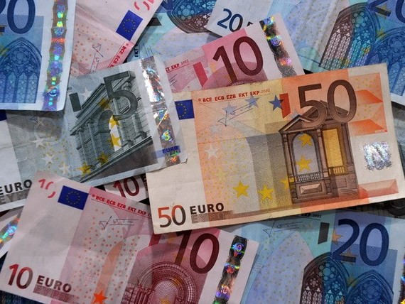 Các loại tiền giấy euro. Ảnh: AFP/TTXVN