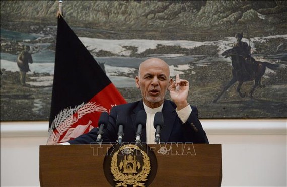 Tổng thống Afghanistan Ashraf Ghani phát biểu tại một cuộc họp báo ở Kabul. Ảnh: AFP/TTXVN