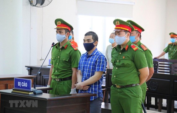 Bị cáo Trương Dương tại phiên tòa sáng 21-4. Ảnh:TTXVN