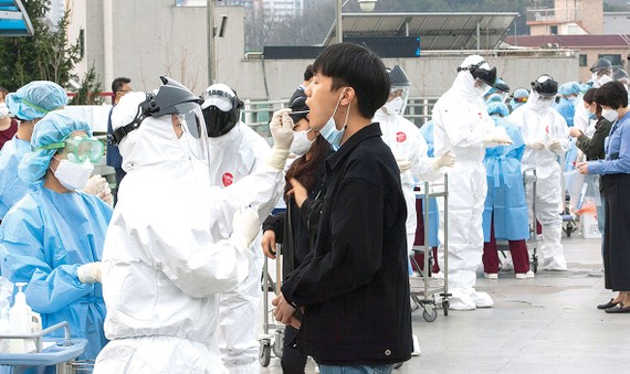 Hàn Quốc tiến hành xét nghiệm dò tìm SARS-CoV-2 trên diện rộng 
