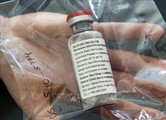 Thuốc Remdesivir được giới thiệu tại Hamburg, miền bắc nước Đức, ngày 8-4-2020. Ảnh: AFP/TTXVN