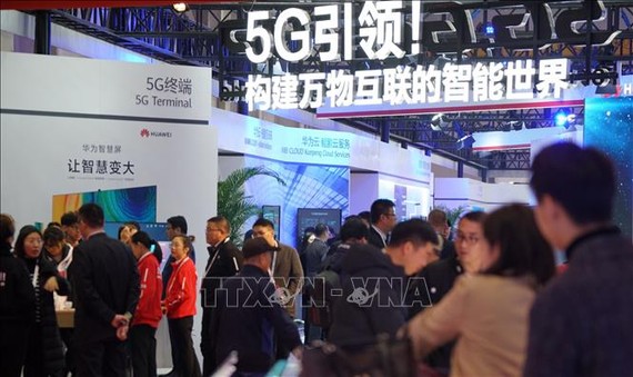 Giới thiệu mạng 5G tại Hội nghị 5G thế giới 2019 ở tại Bắc Kinh, Trung Quốc. Ảnh: THX/TTXVNN