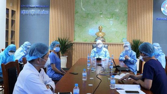 Bệnh viện Đà Nẵng họp bàn phòng chống dịch Covid-19