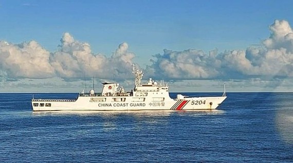 Tàu tuần duyên CCG 5204 của Trung Quốc xâm phạm Vùng đặc quyền kinh tế (EEZ) ở khu vực Biển Bắc Natuna của Indonesia. Nguồn: Bakmala