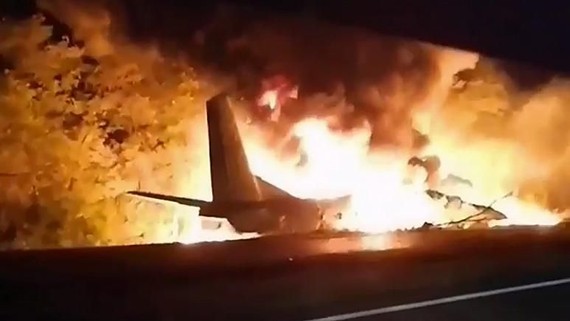 Máy bay quân sự rơi tại Ukraine. Nguồn: AP